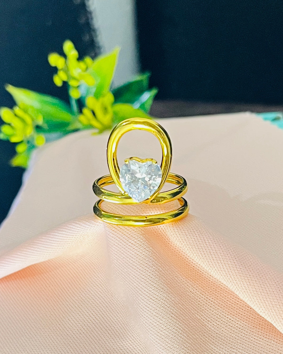 Arch Halo Heart Ring