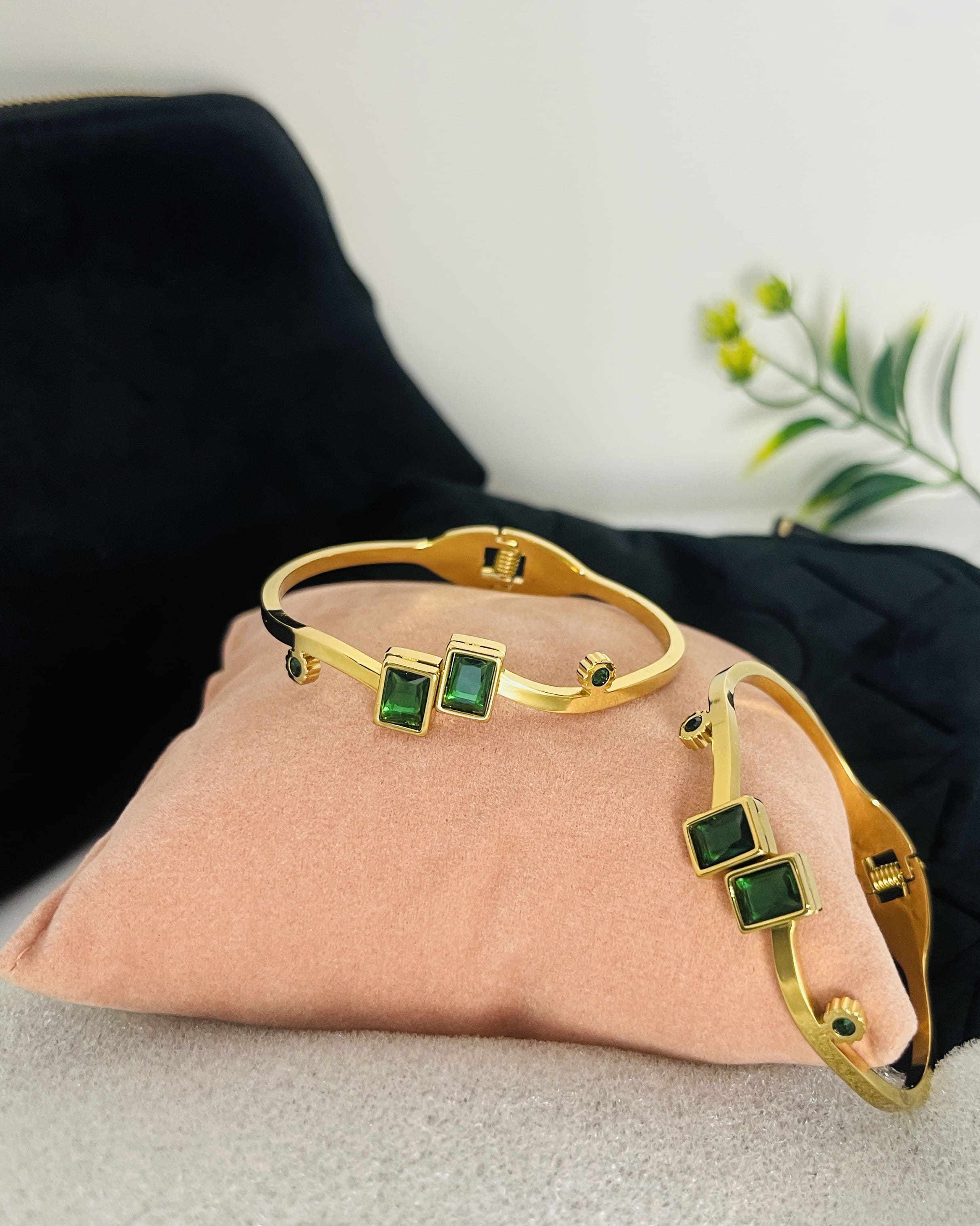 Emerald Luxe Open Cuff Kada(2-2)