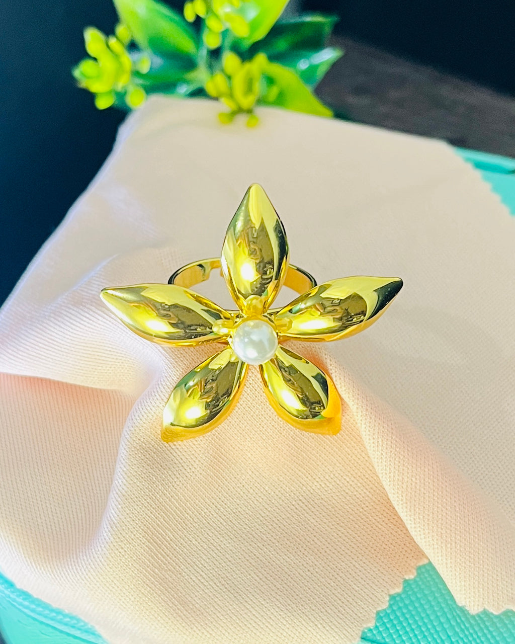 Sculpted Star Pearl Ring