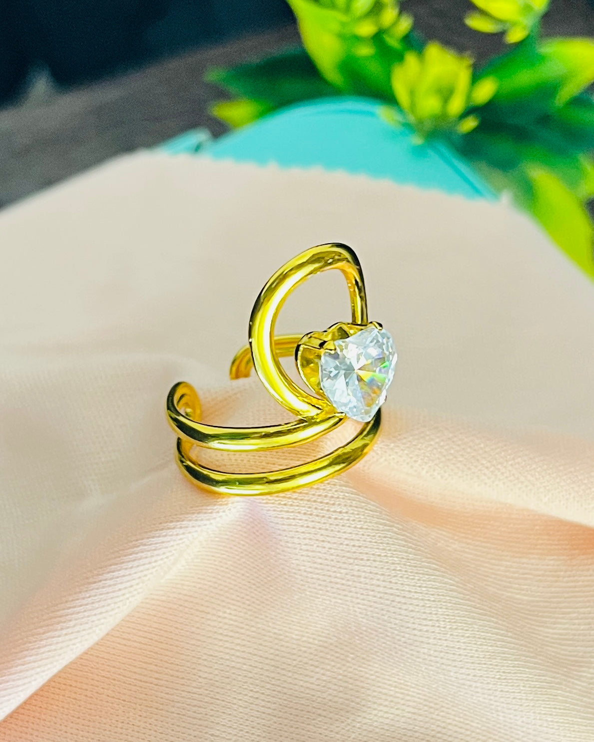 Arch Halo Heart Ring