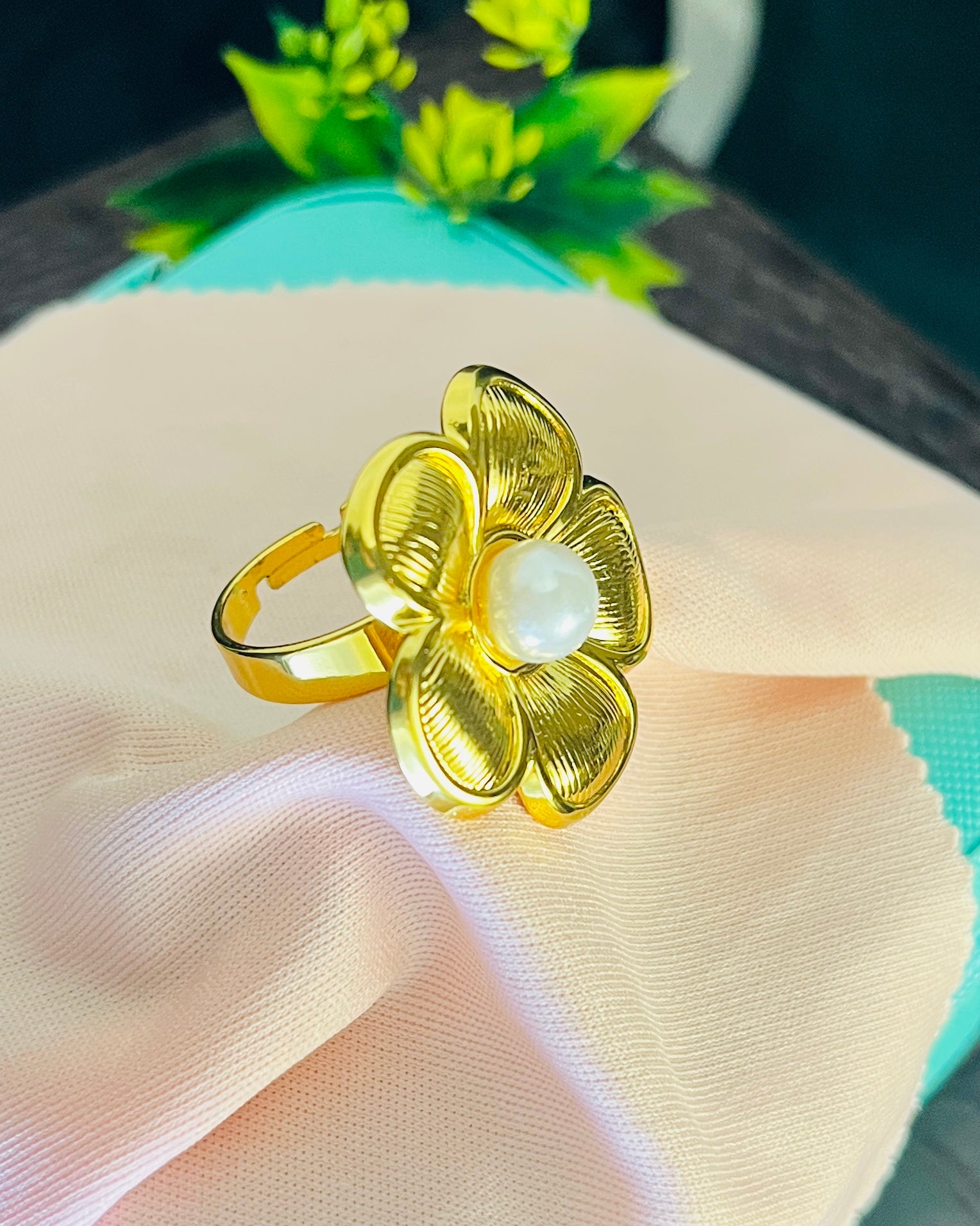 Ribbed Bloom Pearl Ring