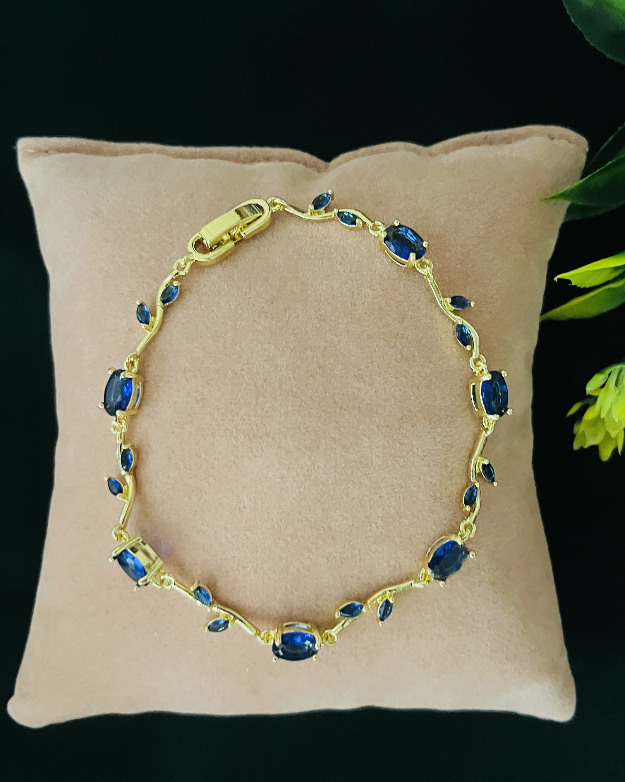 Blossom Vine Circular Tulip Bracelet