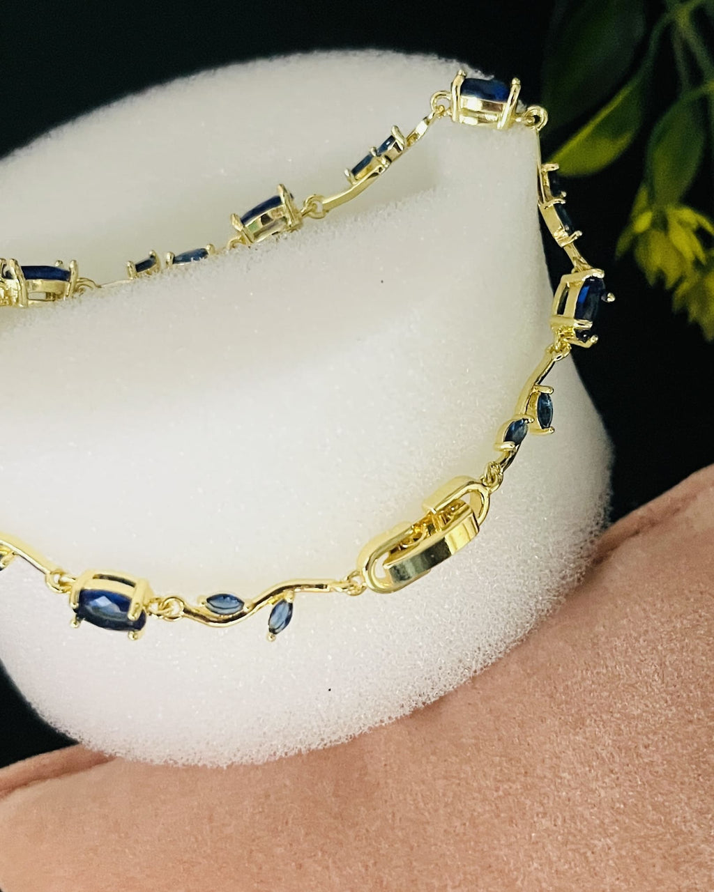 Blossom Vine Circular Tulip Bracelet
