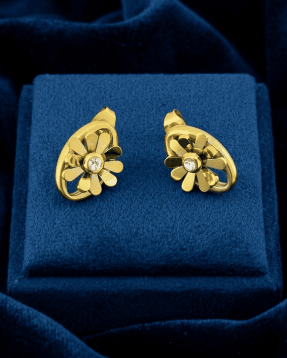 Gold Cutout Daisy Studs Earring